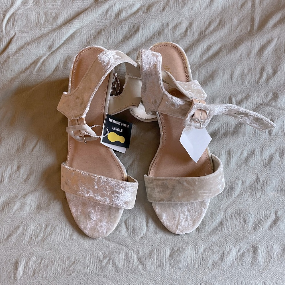 Still tagged Size 7 velvet sandal by Jacobies